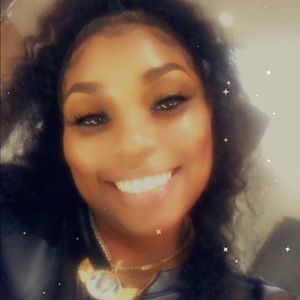 Meet your Posher, Raquel